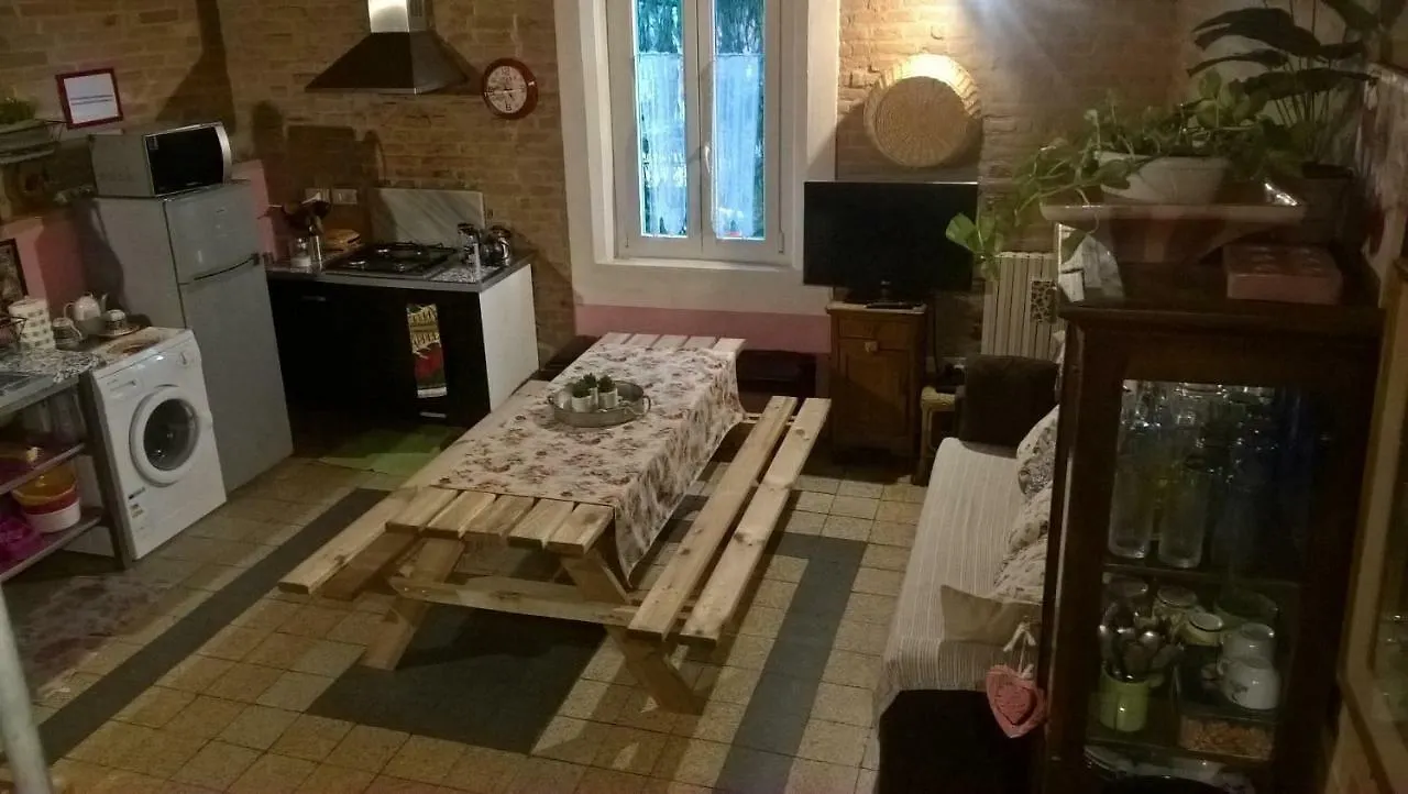 Apartment Casa Di Campagna In Citta Hotel Bologna Italy